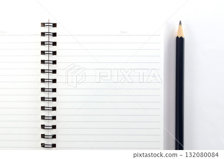 記事本白色背景 132080084