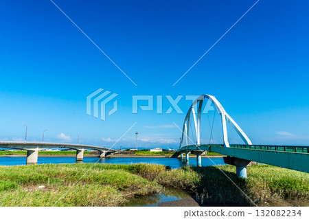橫跨球磨川的金剛人行橋[熊本縣八代市] 132082234