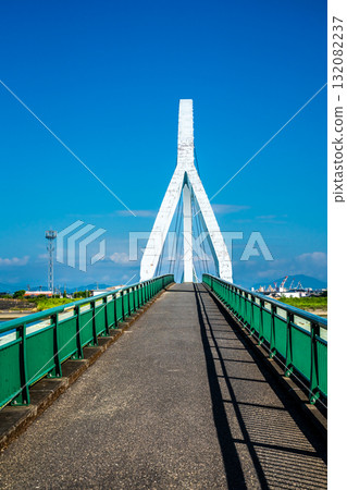 橫跨球磨川的金剛人行橋[熊本縣八代市] 132082237