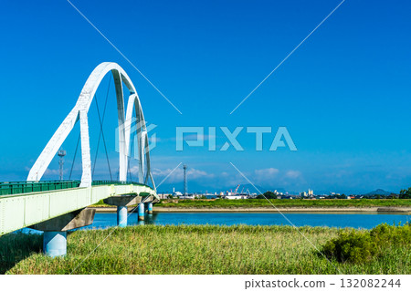 橫跨球磨川的金剛人行橋[熊本縣八代市] 132082244