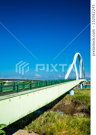 橫跨球磨川的金剛人行橋[熊本縣八代市] 132082245