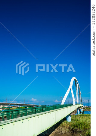 橫跨球磨川的金剛人行橋[熊本縣八代市] 132082246