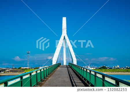 橫跨球磨川的金剛人行橋[熊本縣八代市] 132082253