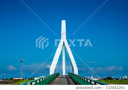 橫跨球磨川的金剛人行橋[熊本縣八代市] 132082261