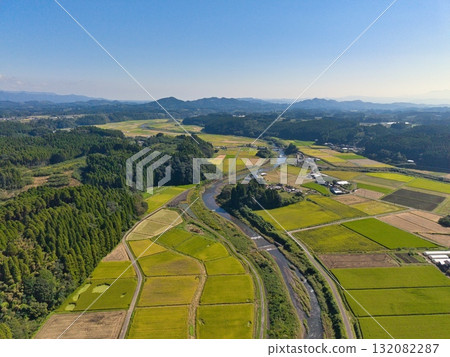 2015年秋季從高原町俯瞰霧島山脈 132082287