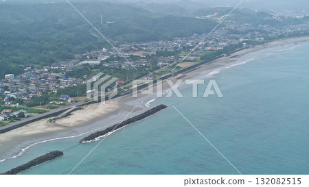 Omaezaki City, beach near Jitogata Seaside Park, cloudy August day 132082515