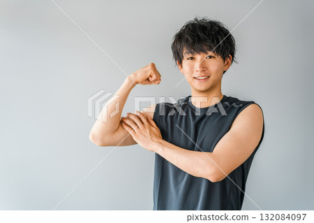 Young Asian man training at the gym 132084097