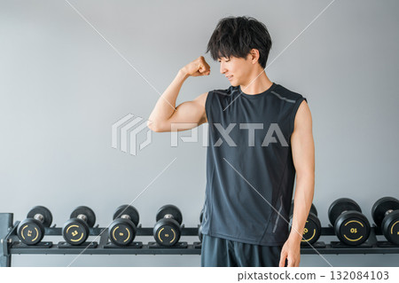 Young Asian man training at the gym Young Asian man training at the gym 132084103