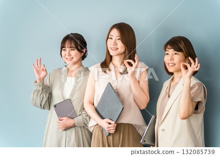 Businesswoman, designer, working woman with laptop in casual clothes (dress code not required) Businesswoman, designer, working woman with laptop in casual clothes (dress code not required) 132085739