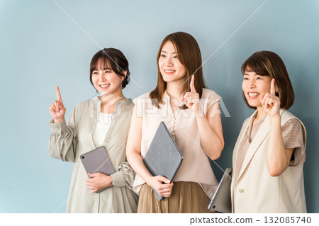 Businesswoman, designer, working woman with laptop in casual clothes (dress code not required) Businesswoman, designer, working woman with laptop in casual clothes (dress code not required) 132085740