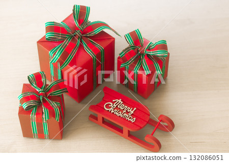 Red and green Christmas colored presents 132086051