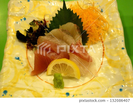 Assorted fresh sashimi Assorted fresh sashimi 132086407
