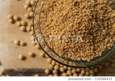 碎大豆和蔬菜 碎大豆和蔬菜 132086431