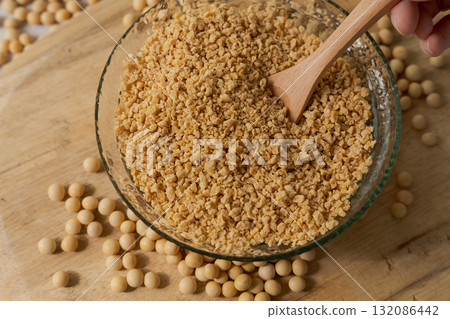 Minced soybeans and vegetables Minced soybeans and vegetables 132086442
