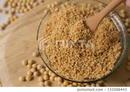 Minced soybeans and vegetables Minced soybeans and vegetables 132086443