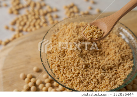 碎大豆和蔬菜 132086444