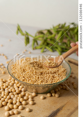 切碎的大豆和蔬菜(垂直) 切碎的大豆和蔬菜(垂直) 132086446