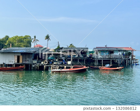 2 hours from Bangkok: Scenery of fishing boats and water life in Sriracha 132086812