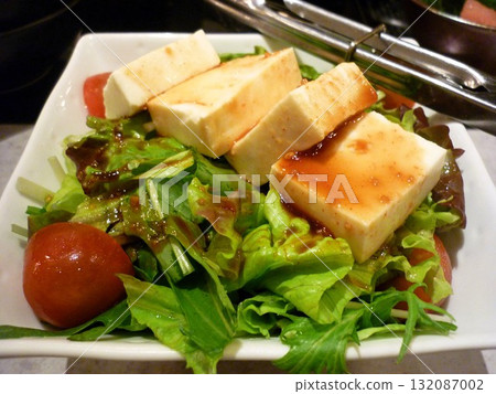 Healthy tofu salad 132087002