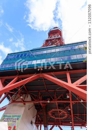 Autumn scenery of the radio tower in Sapporo Odori Park 132087096