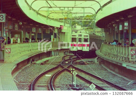 An irregular turnout point at the beginning of the Tokyu Shin-Tamagawa Line, Futako-Tamagawa-en, May 1, 1979 An irregular turnout point at the beginning of the Tokyu Shin-Tamagawa Line, Futako-Tamagawa-en, May 1, 1979 132087666