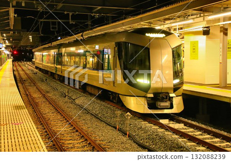 如今難得一見的夜間列車：從淺草鬧區到尾瀨…【尾瀨夜間列車2345】 132088239