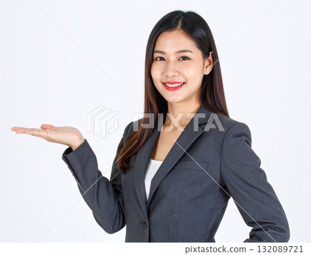 一位年輕女子提供指導 一位年輕女子提供指導 132089721