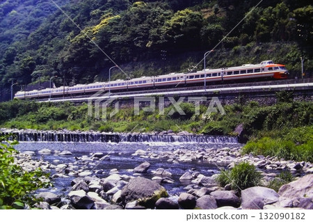 小田急電鐵，3100系列NSE列車，3121F，15箱根，在箱根湯本附近運行，1982年5月29日 132090182