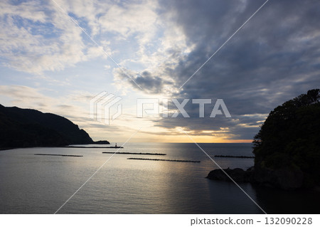 伊豆半島松崎町的傍晚海景 132090228