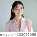 Smiling business woman 132092066