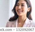 Smiling business woman 132092067