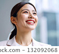Smiling business woman 132092068