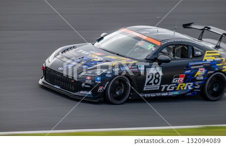 Cars running on a circuit 132094089