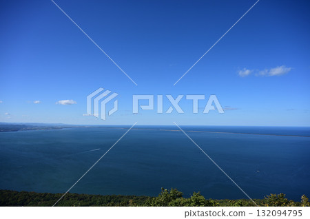 Lake Saroma seen from the observation deck 132094795