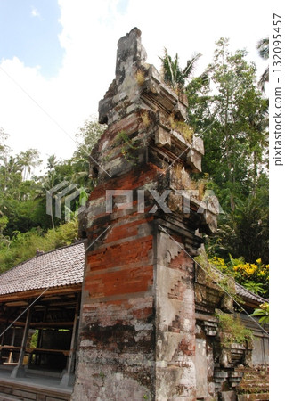 石塔(印尼峇裡島古農卡維遺址附近) 石塔(印尼峇裡島古農卡維遺址附近) 132095457