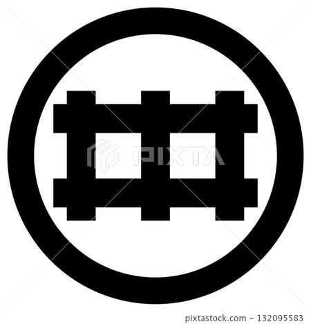 這是家族徽章。它是一個圓圈，中間有一個井字形圖案，旁邊還有一個井字形的十字架。 132095583