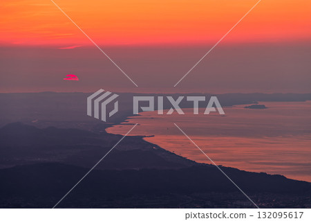 Sunrise and Shonan Sea seen from Mt. Myojin-ga-take in Hakone 132095617