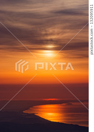 The morning sun and the sparkling Shonan sea seen from Mt. Myojin-ga-take in Hakone The morning sun and the sparkling Shonan sea seen from Mt. Myojin-ga-take in Hakone 132095911