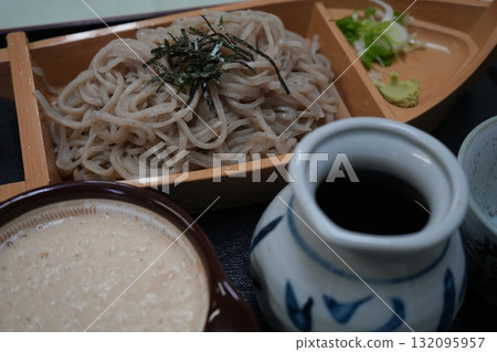 Japanese soba noodles, grated yam, and cold soba noodles 132095957