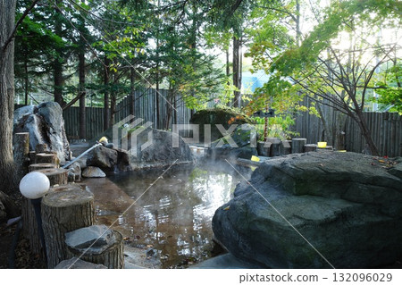 日本隱藏的溫泉:枯山水花園 日本隱藏的溫泉:枯山水花園 132096029