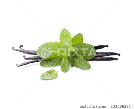 Vanilla stick eith mint on white backgrounds Vanilla stick eith mint on white backgrounds 132096285