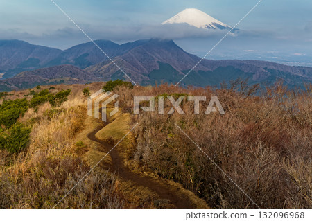 從箱根和Meijingatake通行線看富士山和Kintoki山 從箱根和Meijingatake通行線看富士山和Kintoki山 132096968
