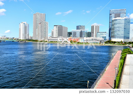 View of LaLaport Toyosu from Harumi Bridge (Koto Ward, Tokyo) [October 2025] 132097030