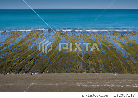 Stone shoal at low tide, Caleta Valdes, Peninsula Valdes, Patagonia, Argentina Stone shoal at low tide, Caleta Valdes, Peninsula Valdes, Patagonia, Argentina 132097118