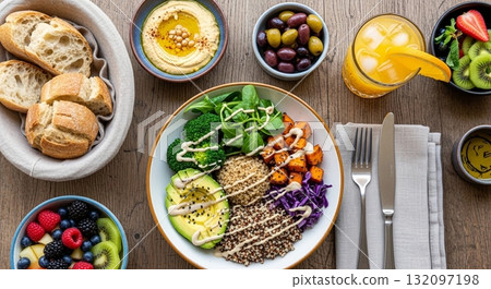 Inspirasi Sarapan Lezat dan Bergizi dengan Roti, Pancake, dan Buah Segar 132097198