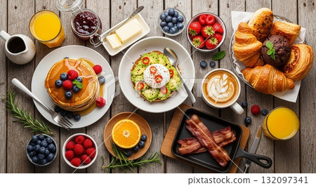 Inspirasi Sarapan Lezat dan Bergizi dengan Roti, Pancake, dan Buah Segar 132097341