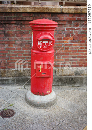 磚牆前的信箱 132097419