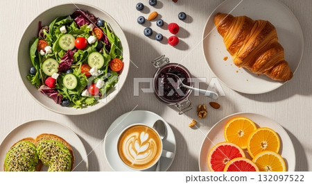 Inspirasi Sarapan Lezat dan Bergizi dengan Roti, Pancake, dan Buah Segar 132097522