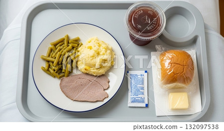 Inspirasi Sarapan Lezat dan Bergizi dengan Roti, Pancake, dan Buah Segar 132097538