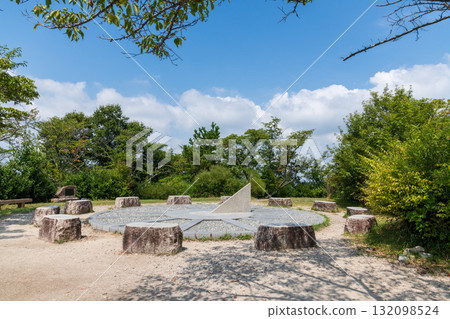 二條山頂的風景 132098524